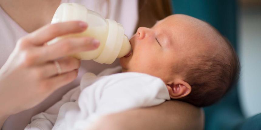 analyse Aanstellen rekken Flesvoeding geven aan je baby | WIJ.nl
