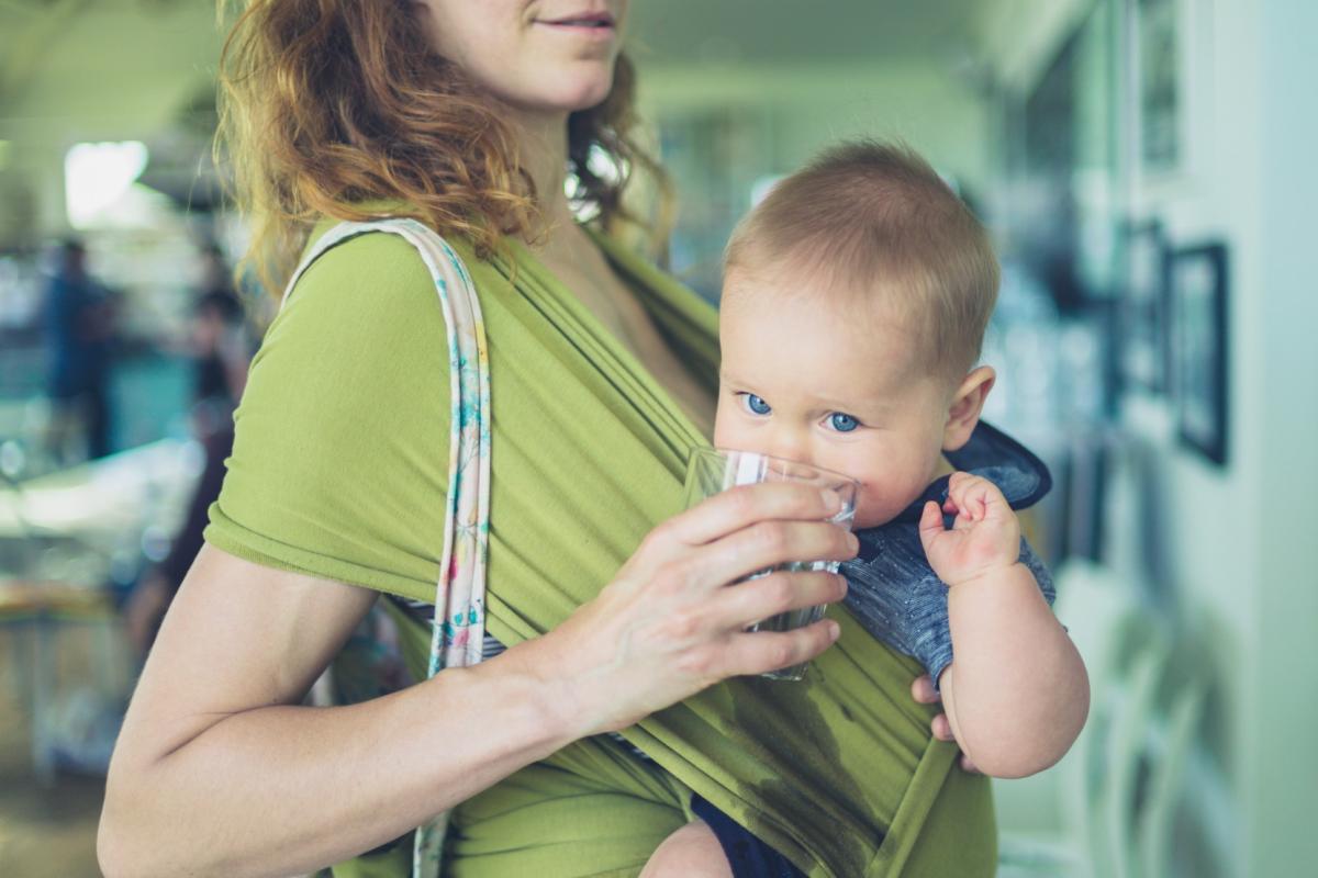 Je baby zelf leren drinken uit een beker