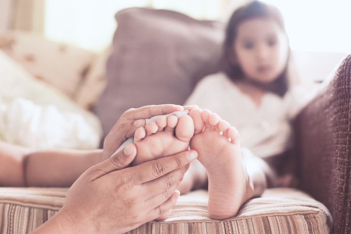 Voetblaren bij je kind: hoe behandel je ze?