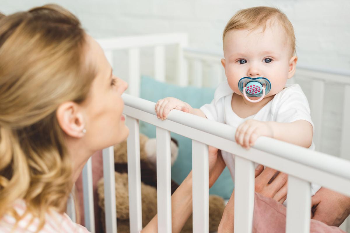 Baby laten slapen op eigen kamer