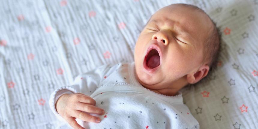Vermoeidheid bij je baby herkennen? Let goed op deze slaapsignalen