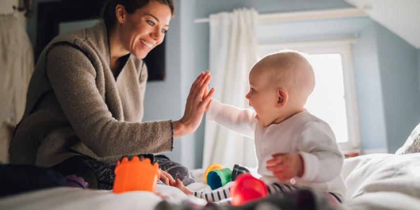 Pijl jas Onschuld Speeltips voor baby's 4 - 6 maanden | WIJ.nl