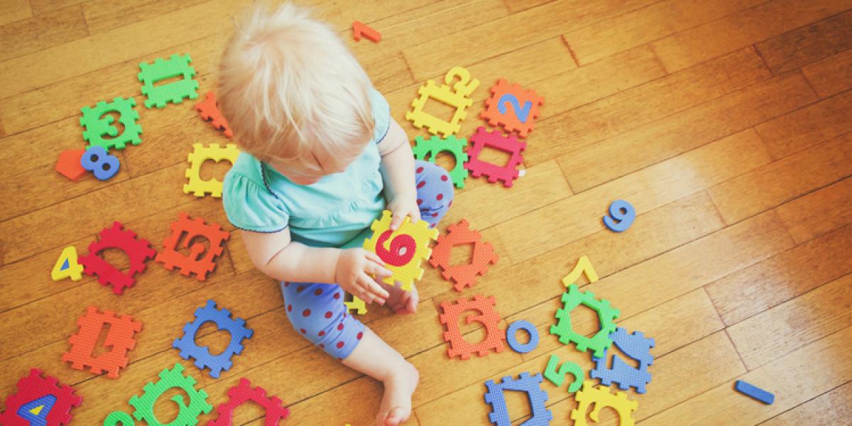 som Alexander Graham Bell Verlichting Speeltips voor baby's 10 - 12 maanden | WIJ.nl