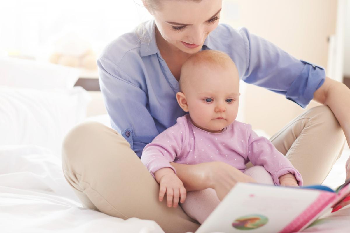 Hoe stimuleer ik de taalontwikkeling van mijn baby?