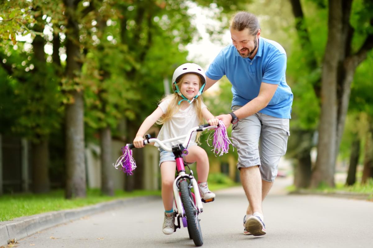 Je kind leren fietsen? Zo doe je dat