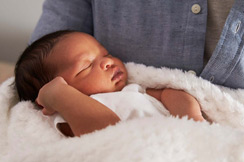 Borstvoeding geven aan pasgeboren baby