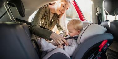 Je baby veilig vervoeren in een autostoeltje