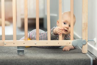 Bescherm je baby tegen een val van de trap met deze tips