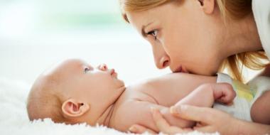 Verstopping bij je baby: oorzaken en tips bij obstipatie