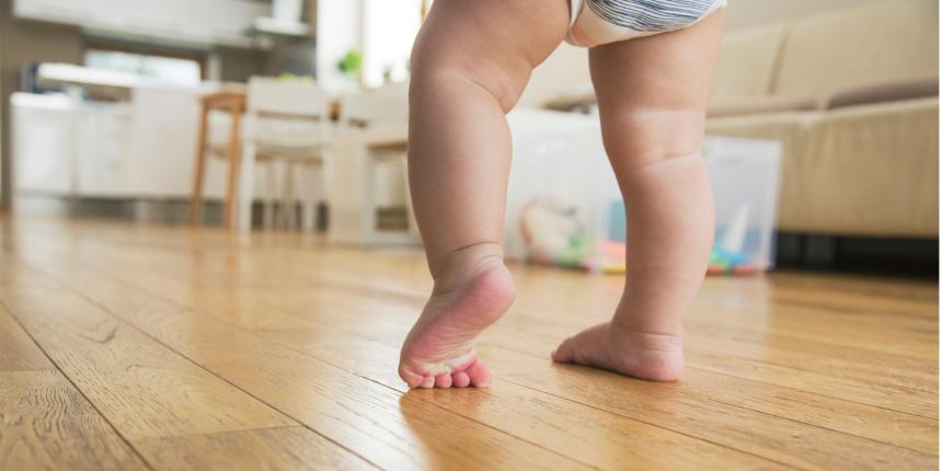 De eerste stapjes van je baby: alles over leren lopen