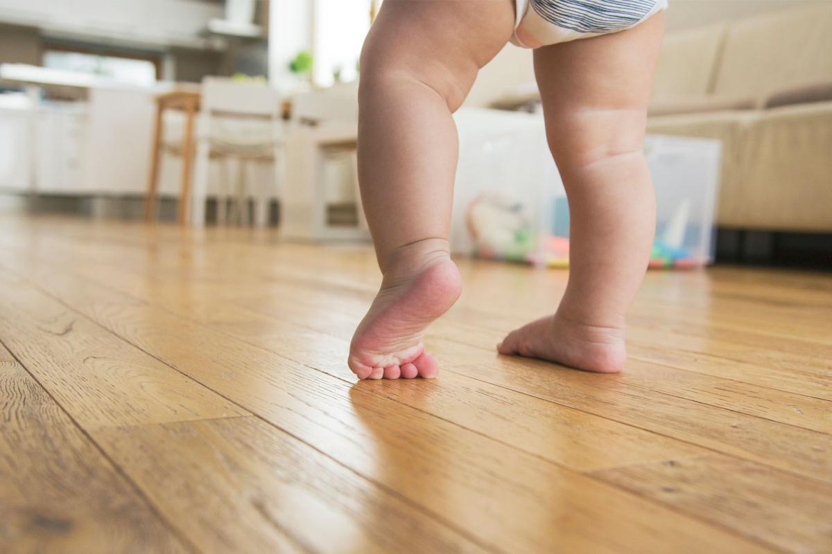 De eerste stapjes van je kind: alles over leren lopen