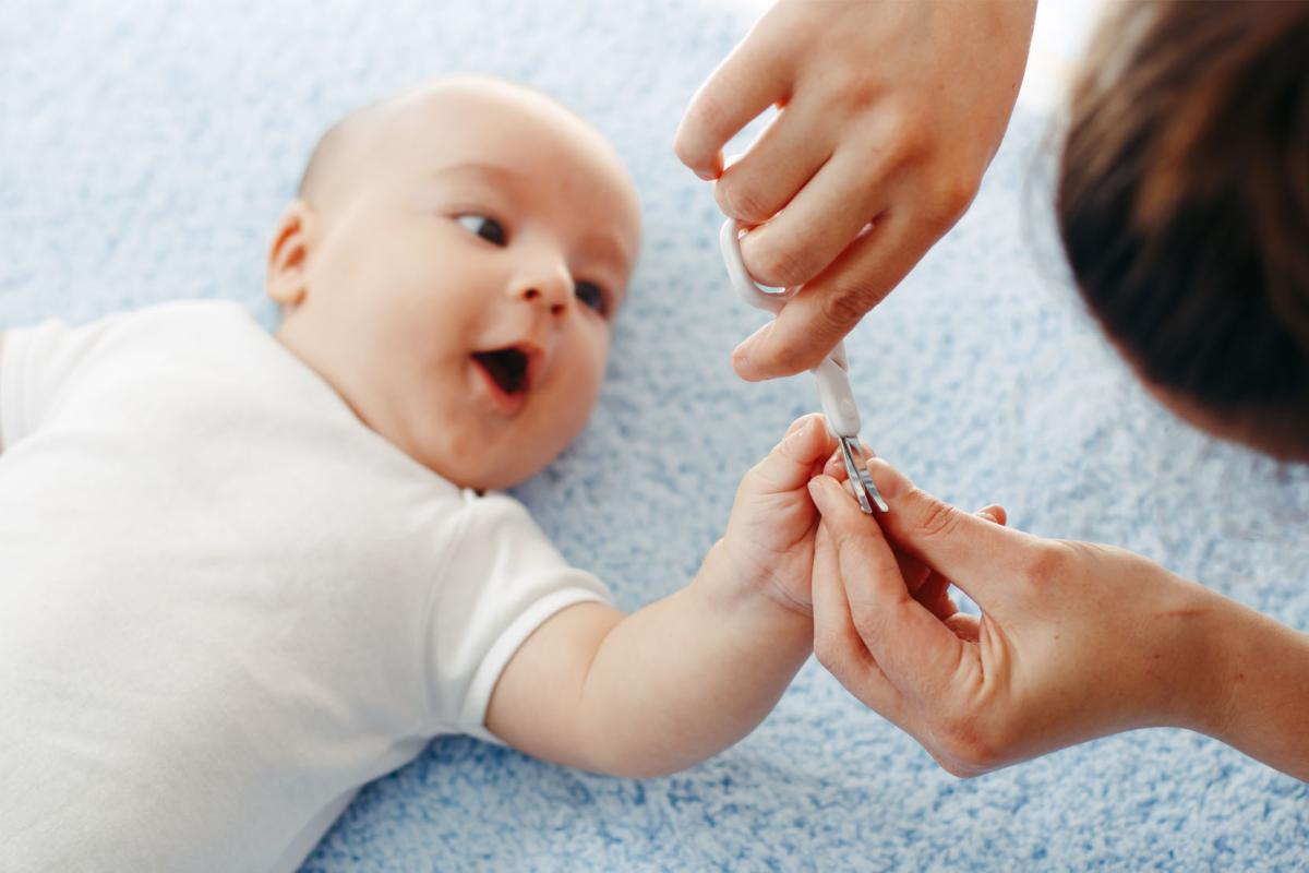 Nagels baby knippen: hoe doe je dat?