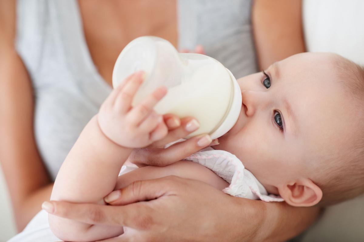 Combineren van borst- en flesvoeding: zo pak je dat aan Combineren van borst- en flesvoeding: zo pak je dat aan