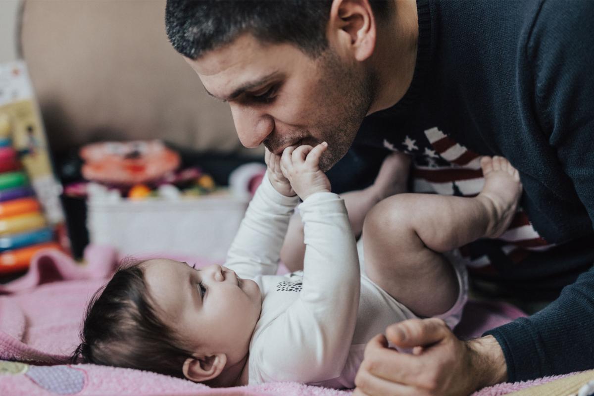 Papa Rob: Ik sta noodgedwongen mijn kind in het damestoilet te verschonen