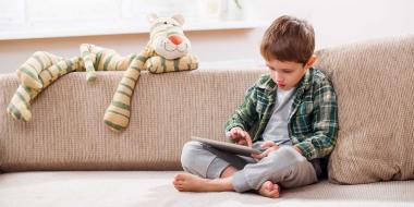 7 tips om grip te houden op het mediagebruik van je kind