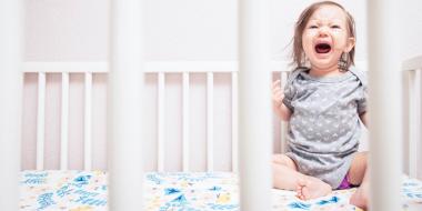4 tips wanneer je kind echt niet wil slapen (en jij dit dus ook niet kunt)