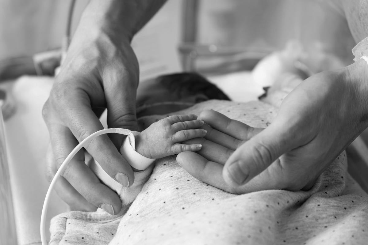 Het zoontje van Tim werd met 24 weken geboren en kreeg een dubbele longontsteking Het zoontje van Tim werd met 24 weken geboren en kreeg een dubbele longontsteking