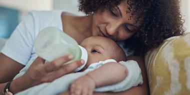 Van borstvoeding naar flesvoeding: wat als je baby de fles weigert?