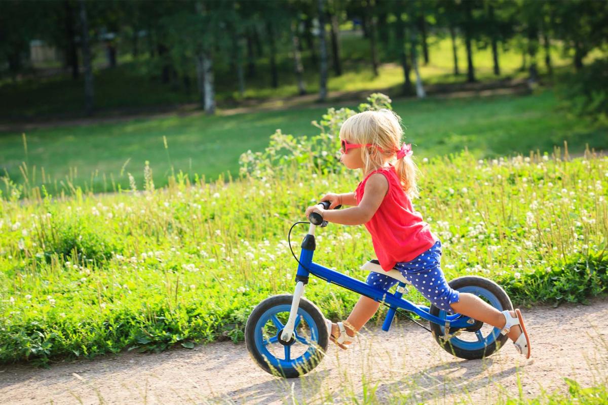 Helpt een loopfiets om je kind te leren fietsen?