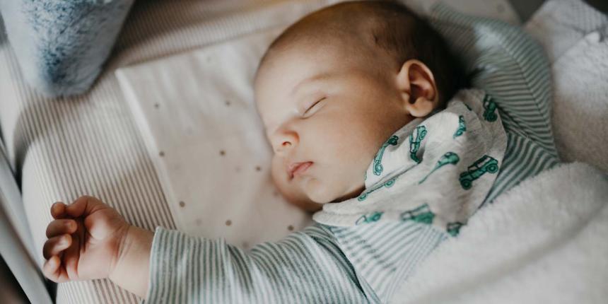 Slaapjes overdag: je kind wakker maken of laten slapen?
