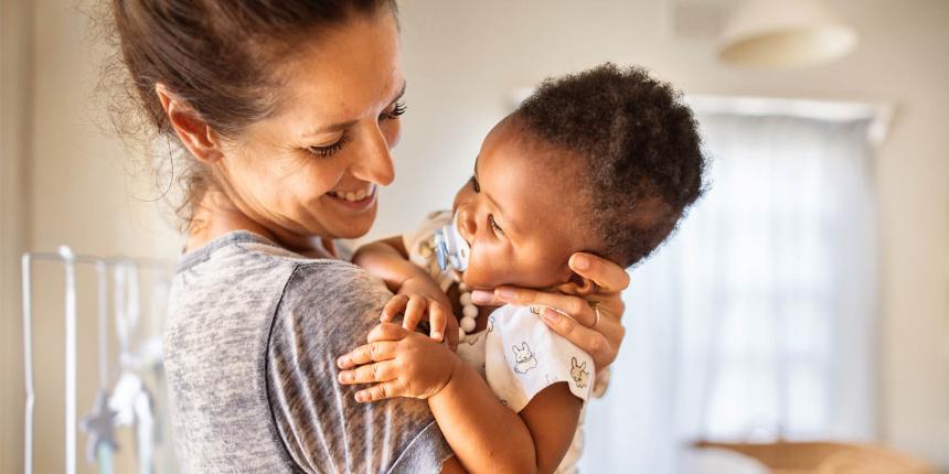 Hanneke werkt in de crisispleegzorg en zorgt voor pasgeboren baby's tot kleuters