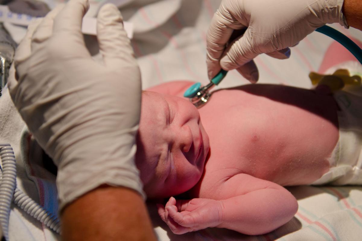 Nachtmerrie na bevalling: 'Ik leefde 3 dagen gescheiden van mijn baby'