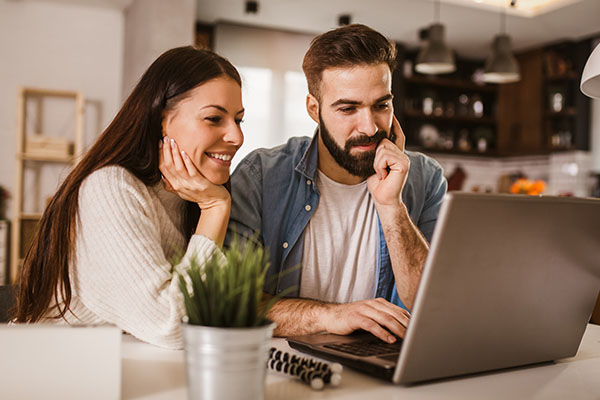 Partners doen samen online cursus over verdelen taken