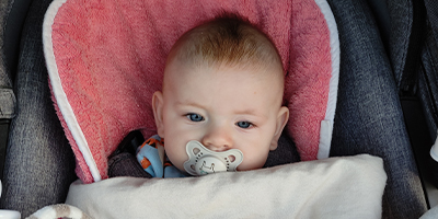 Ella met de MAM Original Pure fopspeen