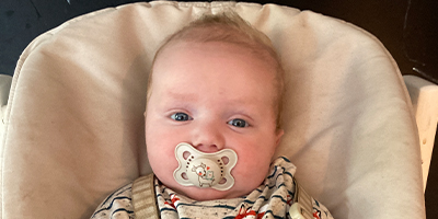 Thomas met de MAM Original Pure fopspeen