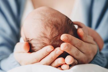Vrouwen krijgen bij de bevalling vaak knip zonder toestemming Vrouwen krijgen bij de bevalling vaak knip zonder toestemming