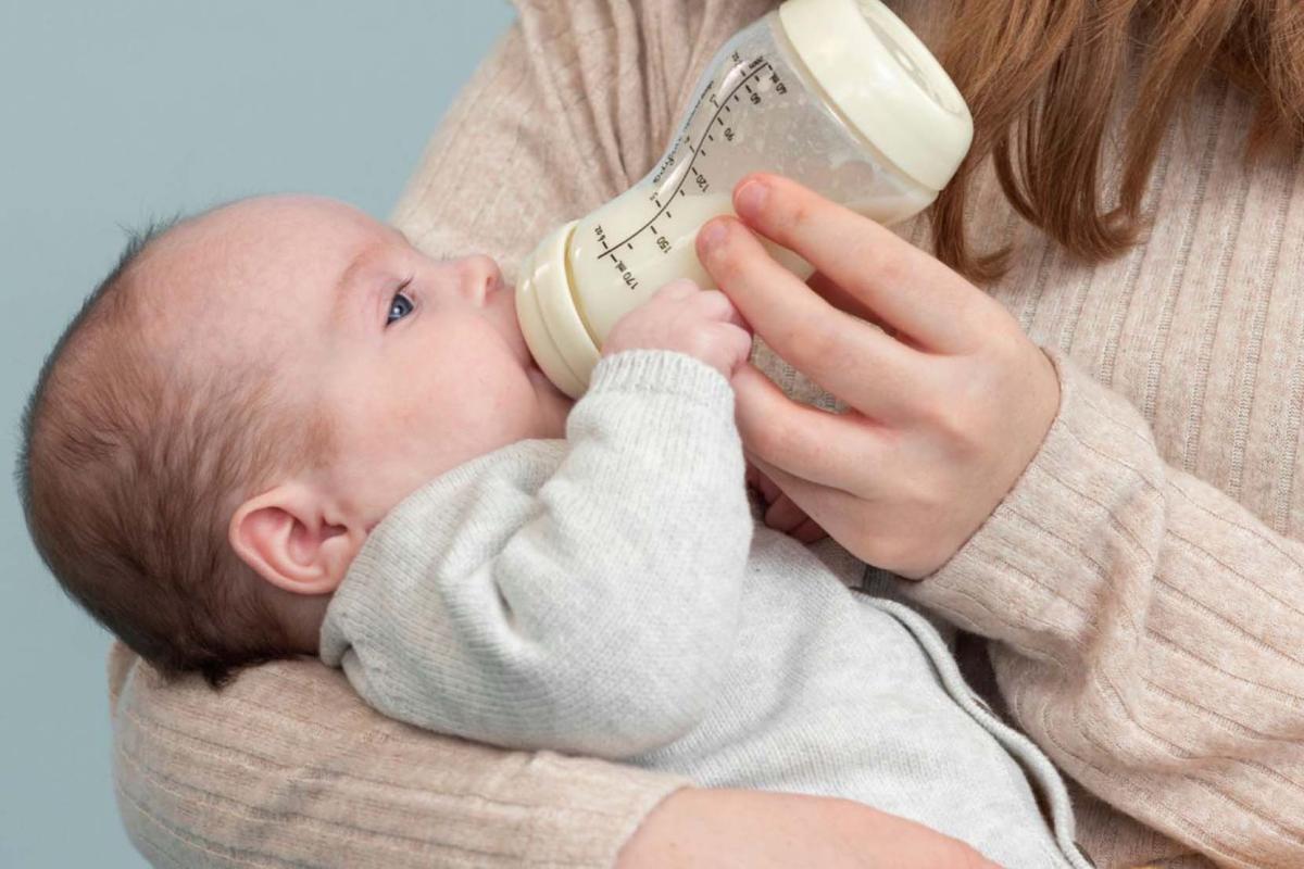 Voorkom vervelende darmkrampjes bij je baby met deze babyfles