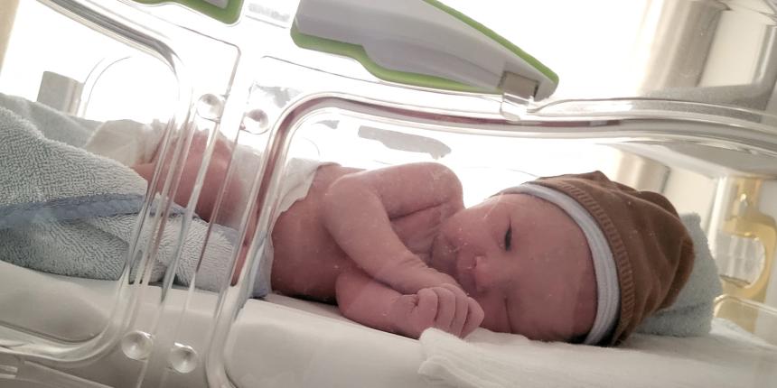 Leonie beviel van een dysmature baby: 'Sem woog 2345 gram'