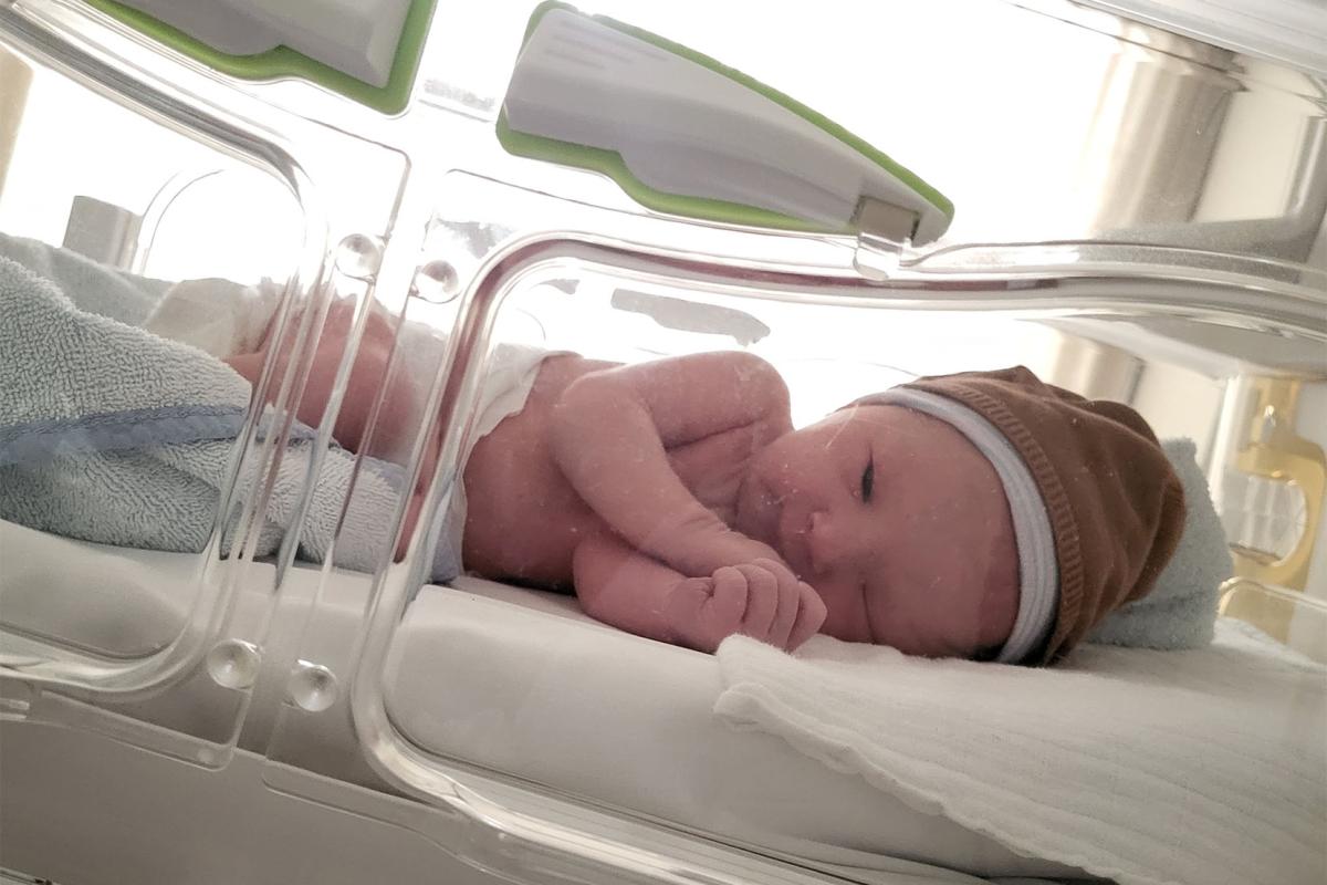 Leonie beviel van een dysmature baby: 'Sem woog 2345 gram'