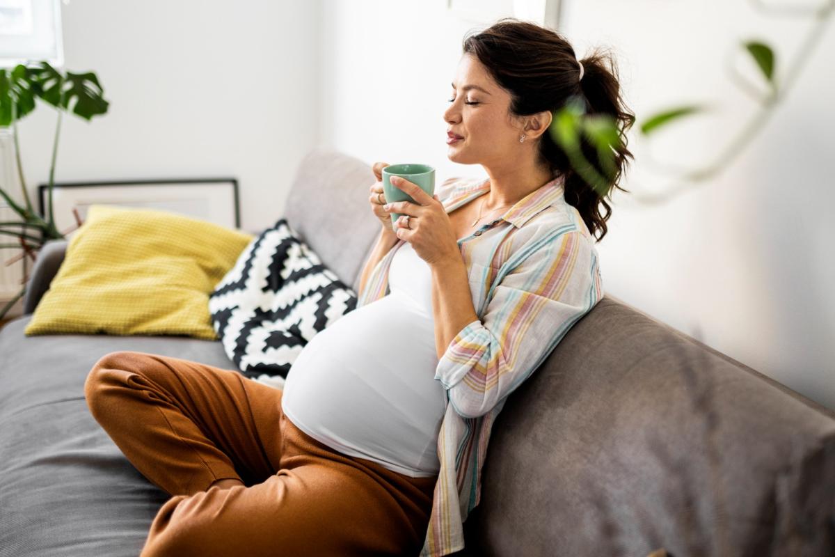 Koffie als je zwanger bent: hoeveel cafeïne mag je per dag?