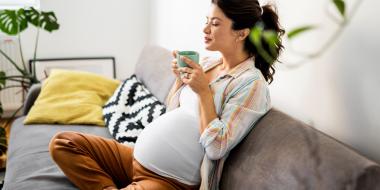 Koffie als je zwanger bent: hoeveel cafeïne mag je per dag?