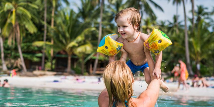 Zwembandjes, puddle jumper of reddingsvest voor je kind?