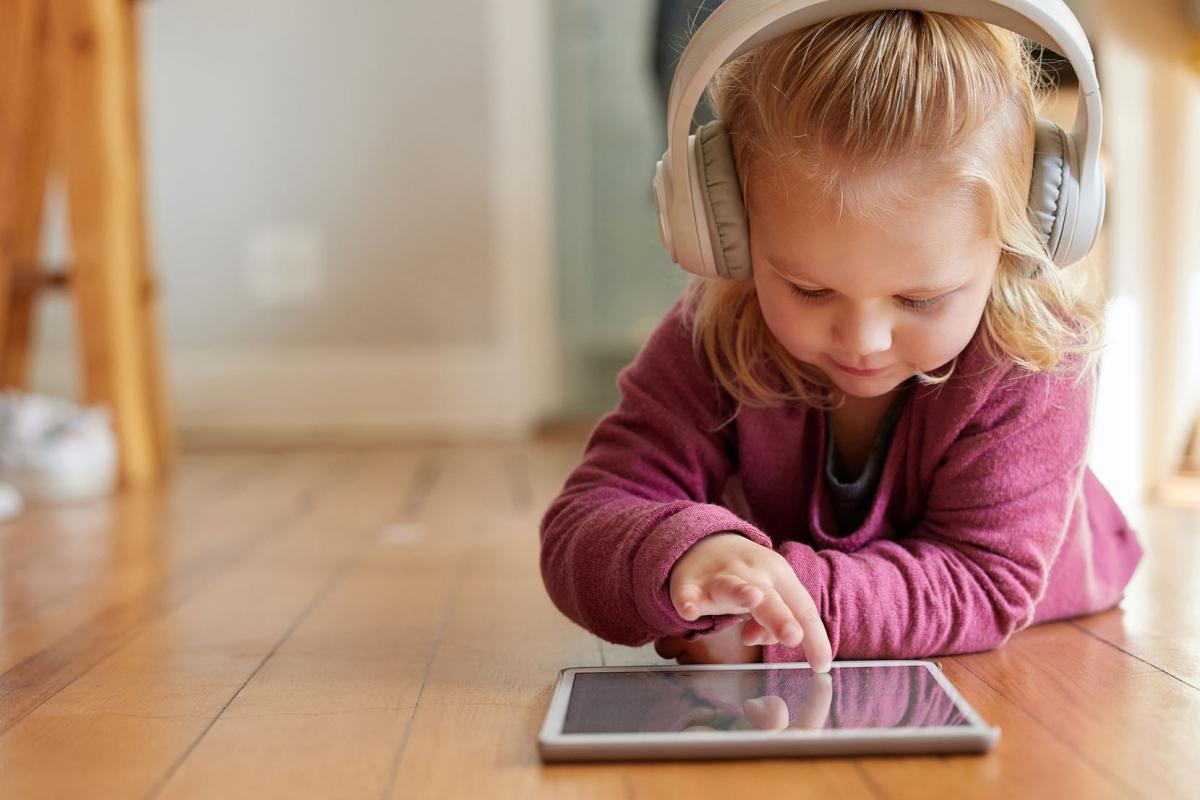 Nieuwe Zweedse richtlijn: geen schermtijd voor kinderen onder 2 jaar