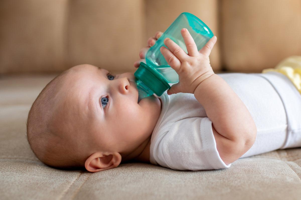 Je baby water leren drinken