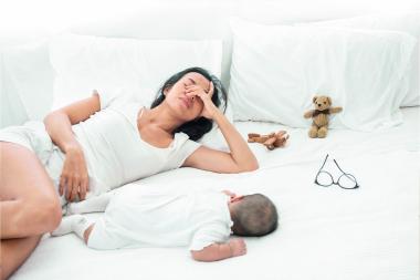 Kraamtranen, postnatale depressie, PMS of PMDD: dit zijn de verschillen