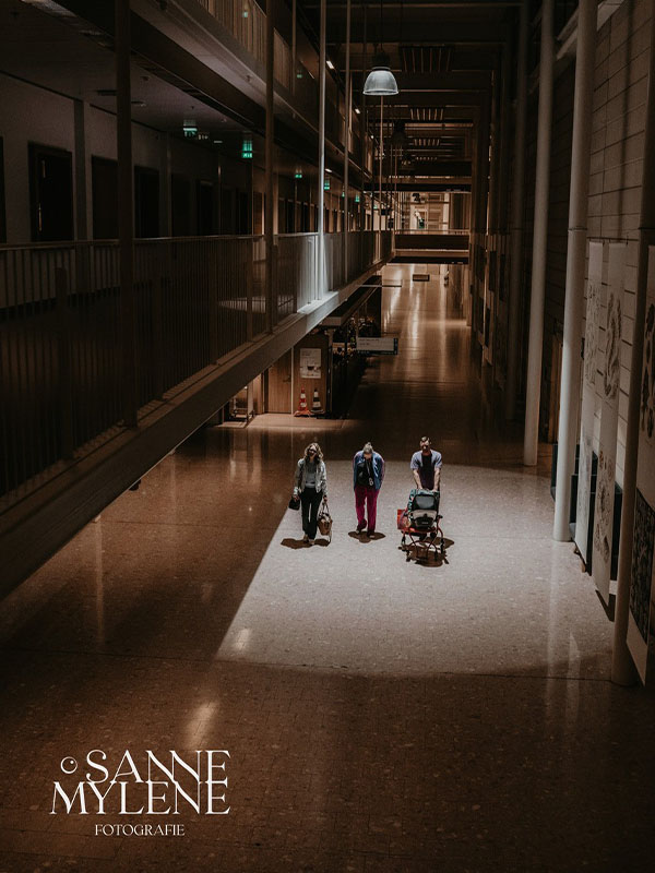 Bevallingsfoto in ziekenhuis door Sanne Mylene Fotografie van Sanne van Schaik Bevallingsfoto in ziekenhuis door Sanne Mylene Fotografie van Sanne van Schaik