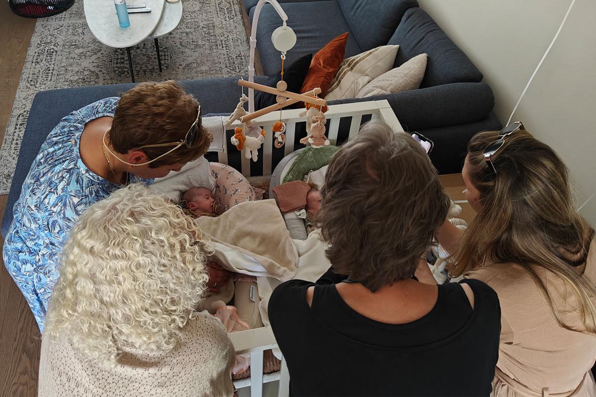 Tweelingvader Jan zwicht voor 'de babyborrel' Tweelingvader Jan zwicht voor 'de babyborrel'