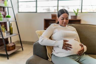 Verlosmoeder Djanifa: 'Angst vergroot de kans op interventies en een negatieve bevalervaring' Verlosmoeder Djanifa: 'Angst vergroot de kans op interventies en een negatieve bevalervaring'