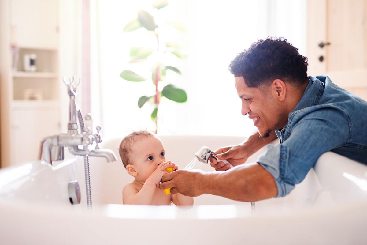 Met een baby op komst: deze slimme badkamerkeuzes maken het verschil