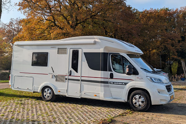 de camper van het gezin de camper van het gezin