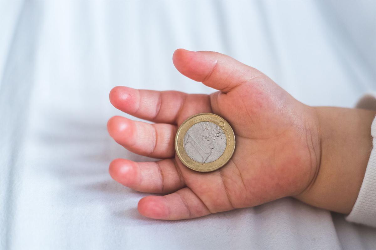 Voorkom de babyboete: 5 tips om je inkomensval beperkt te houden