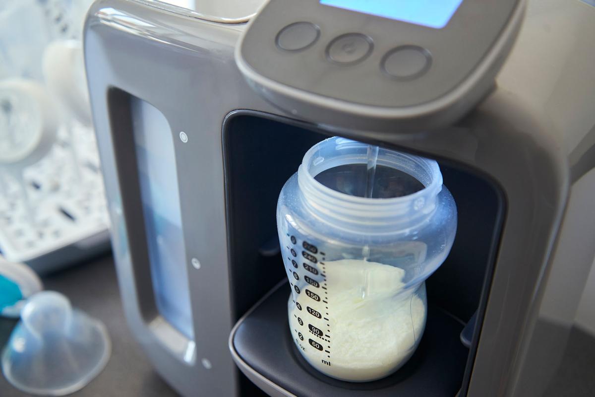 Babymelk machine gebruiken? Zo maak je veilig een fles Babymelk machine gebruiken? Zo maak je veilig een fles