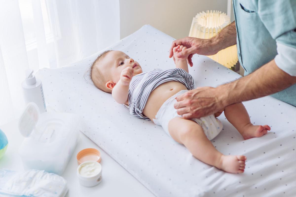 Handige spullen om altijd bij de commode van je baby te hebben Handige spullen om altijd bij de commode van je baby te hebben