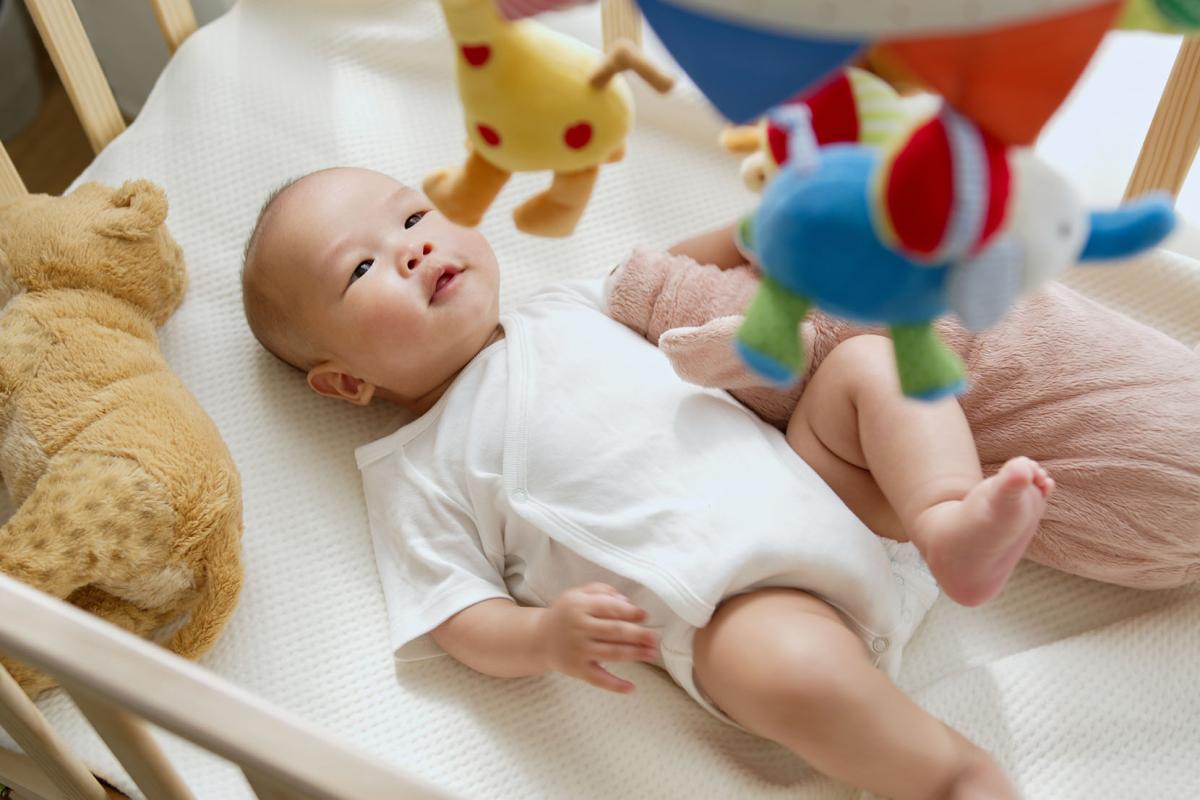 Hoe voorkom je dat je baby overprikkeld raakt door speelgoed?